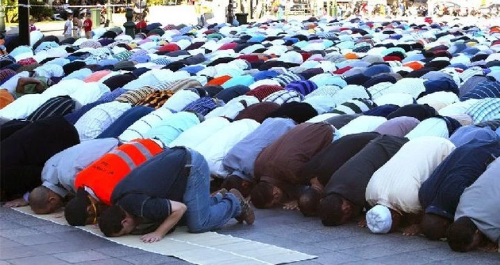 Μουσουλμάνοι της Αλβανίας κατά Ερντογάν! Μόνο στη Θράκη κάποιοι τον “προσκυνούν”